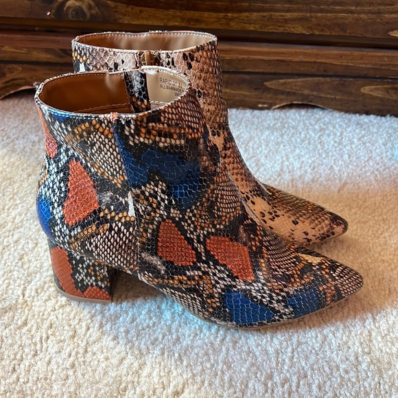Snakeskin Print Booties - Picture 1 of 4